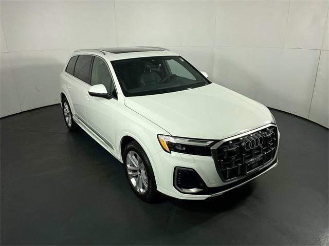 Photo of 2025 Carrara White Audi Q7