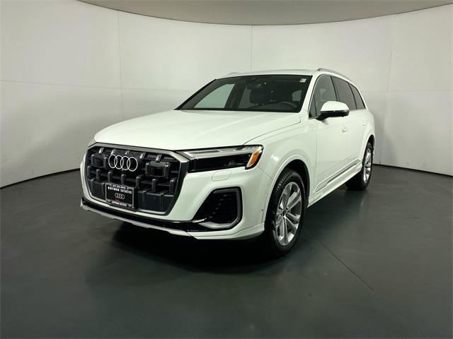 Photo of 2025 Carrara White Audi Q7