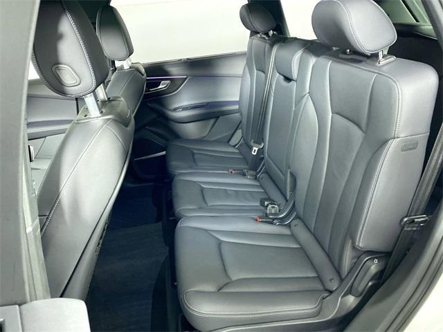 Photo of 2025 Carrara White Audi Q7