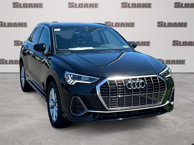 Photo of 2025 Mythos Black Metallic Audi Q3