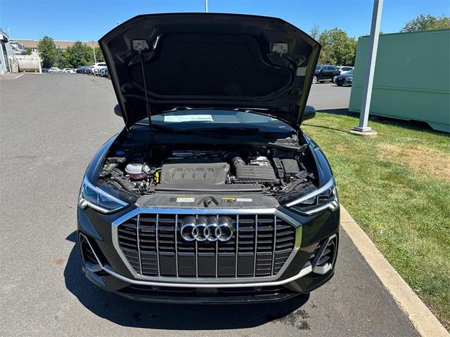 Photo of 2025 Mythos Black Metallic Audi Q3