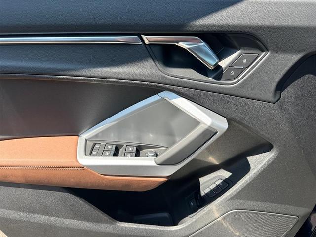 Photo of 2025 Navarra Blue Metallic Audi Q3
