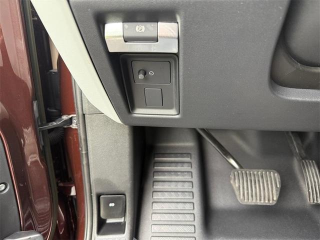 Photo of 2023 Sedona Red Land Rover Defender