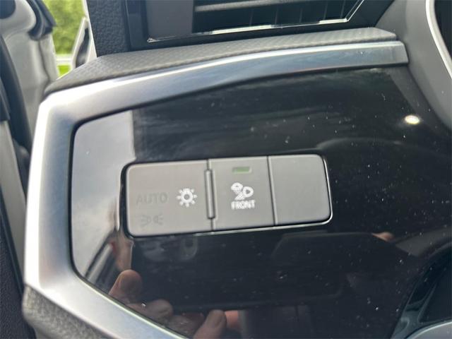Photo of 2024 Glacier White Metallic Audi Q3