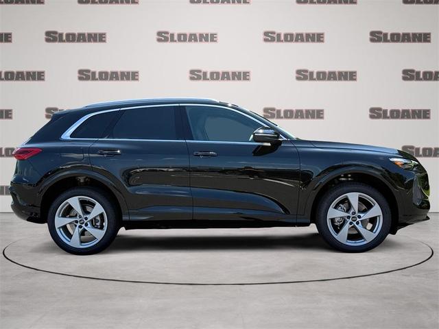 Photo of 2025 Mythos Black Metallic Audi Q5
