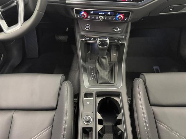Photo of 2025 Arkona White Audi Q3