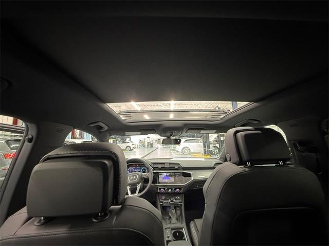 Photo of 2025 Arkona White Audi Q3