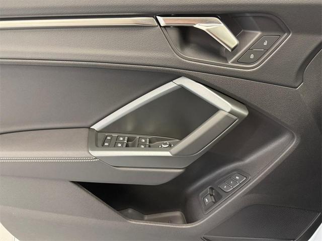 Photo of 2025 Arkona White Audi Q3