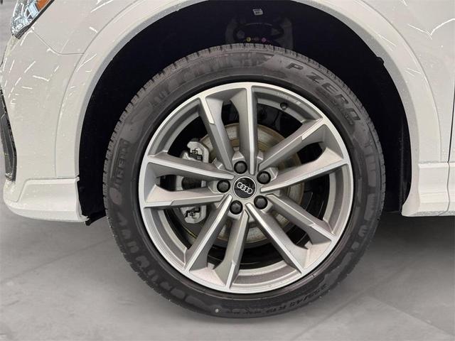 Photo of 2025 Arkona White Audi Q3