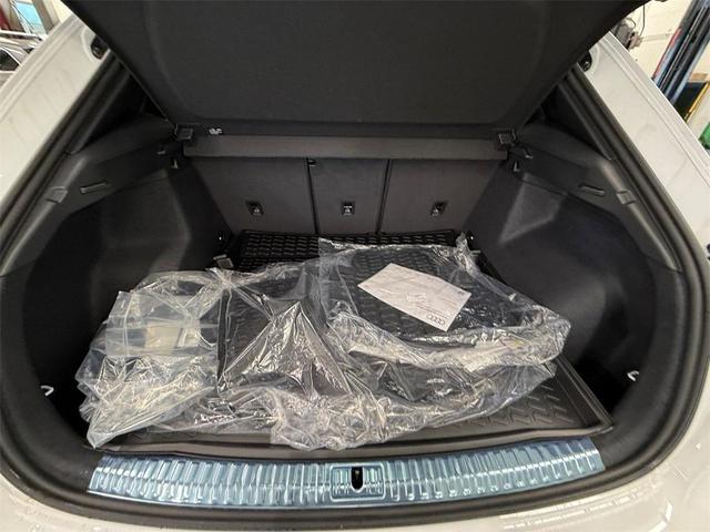 Photo of 2025 Arkona White Audi Q3