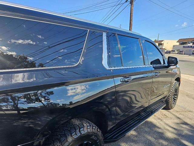 Photo of 2021 Black Chevrolet Suburban