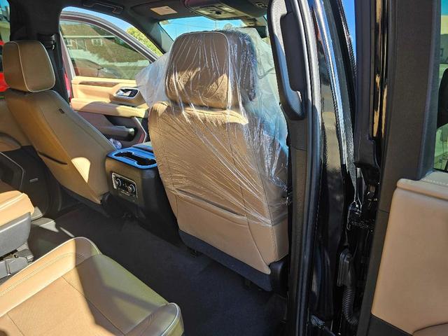 Photo of 2021 Black Chevrolet Suburban