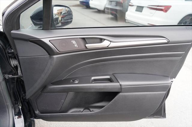 Photo of 2018 Shadow Black Ford Fusion Hybrid