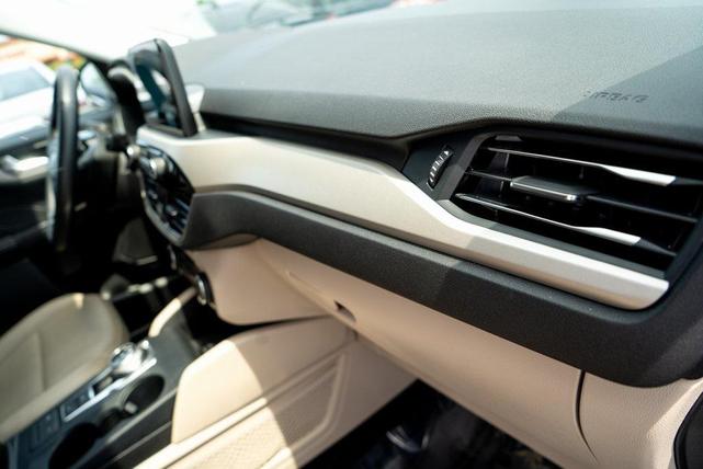 Photo of 2022 Oxford White Ford Escape