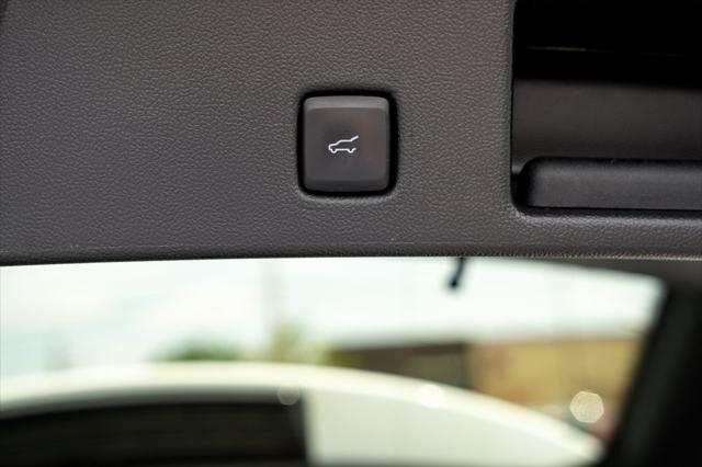Photo of 2022 Oxford White Ford Escape