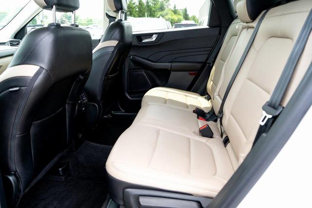 Photo of 2022 Oxford White Ford Escape