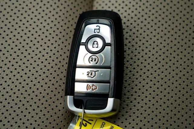 Photo of 2022 Oxford White Ford Escape
