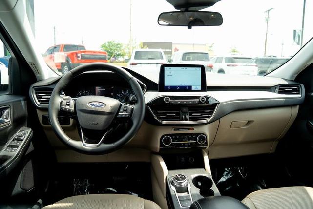 Photo of 2022 Oxford White Ford Escape
