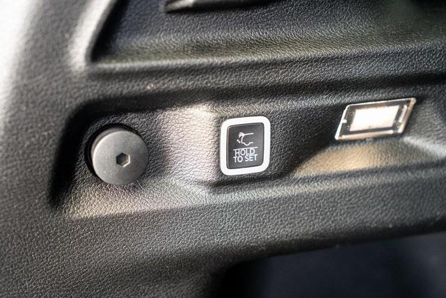 Photo of 2022 Diamond Black Crystal Pearlcoat Jeep Grand Cherokee L