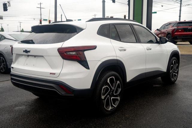 Photo of 2024 Summit White Chevrolet Trax