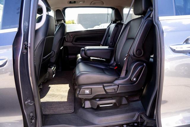 Photo of 2023 Sonic Gray Pearl Honda Odyssey