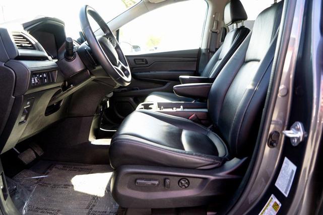 Photo of 2023 Sonic Gray Pearl Honda Odyssey