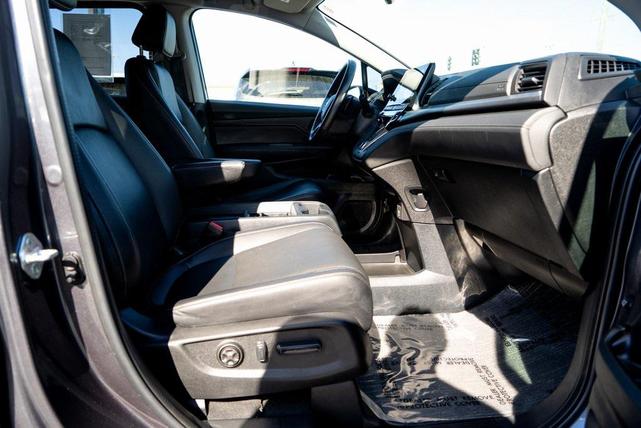 Photo of 2023 Sonic Gray Pearl Honda Odyssey
