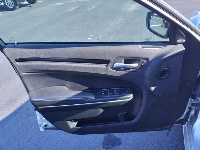 Photo of 2023 Granite Crystal Metallic Clearcoat Chrysler 300