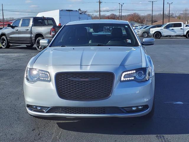 Photo of 2023 Granite Crystal Metallic Clearcoat Chrysler 300