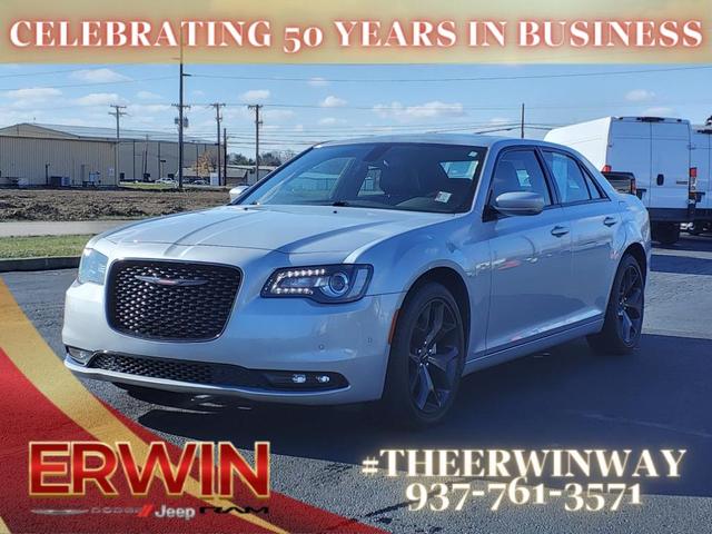 Photo of 2023 Granite Crystal Metallic Clearcoat Chrysler 300