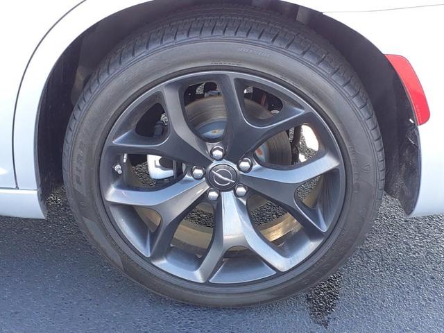 Photo of 2023 Granite Crystal Metallic Clearcoat Chrysler 300