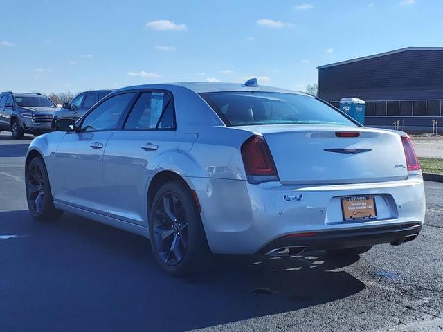 Photo of 2023 Granite Crystal Metallic Clearcoat Chrysler 300