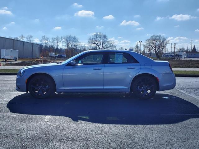 Photo of 2023 Granite Crystal Metallic Clearcoat Chrysler 300