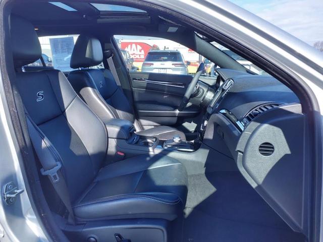 Photo of 2023 Granite Crystal Metallic Clearcoat Chrysler 300