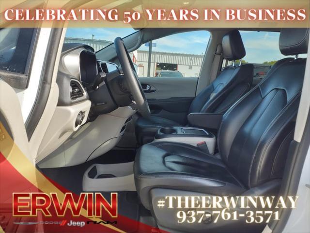 Photo of 2022 Bright White Clearcoat Chrysler Pacifica