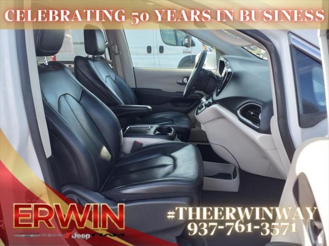 Photo of 2022 Bright White Clearcoat Chrysler Pacifica