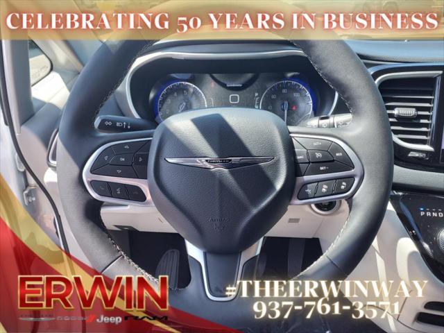 Photo of 2022 Bright White Clearcoat Chrysler Pacifica
