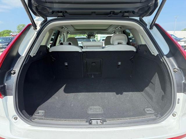 Photo of 2024 Crystal White Metallic Volvo XC60