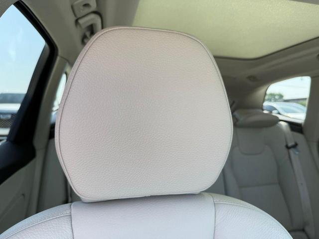 Photo of 2024 Crystal White Metallic Volvo XC60