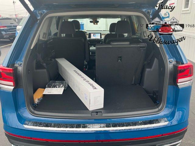 Photo of 2025 Mountain Lake Blue Metallic Volkswagen Atlas