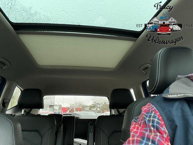 Photo of 2025 Mountain Lake Blue Metallic Volkswagen Atlas