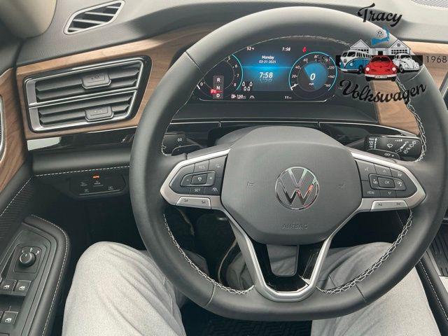 Photo of 2025 Mountain Lake Blue Metallic Volkswagen Atlas
