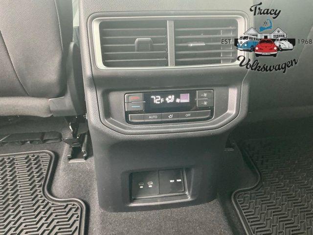 Photo of 2025 Mountain Lake Blue Metallic Volkswagen Atlas