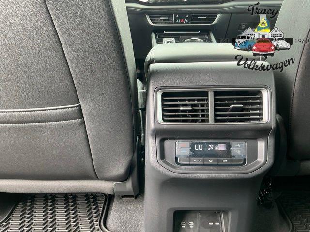 Photo of 2025 Deep Black Pearl Volkswagen Atlas