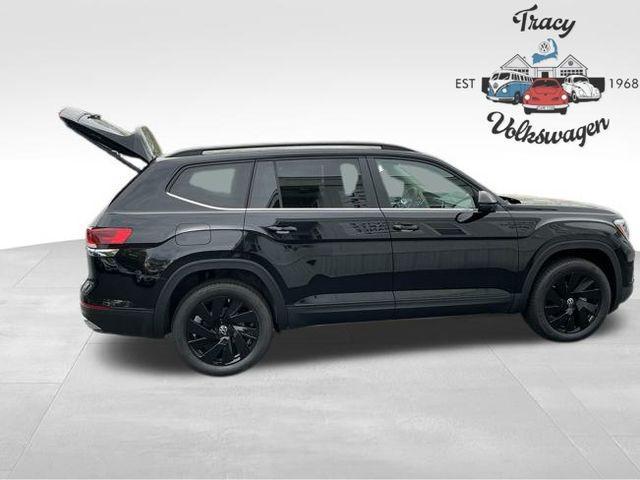 Photo of 2025 Deep Black Pearl Volkswagen Atlas