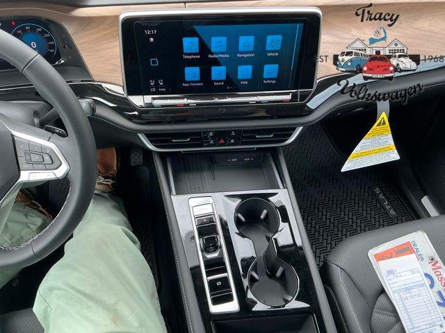 Photo of 2025 Deep Black Pearl Volkswagen Atlas
