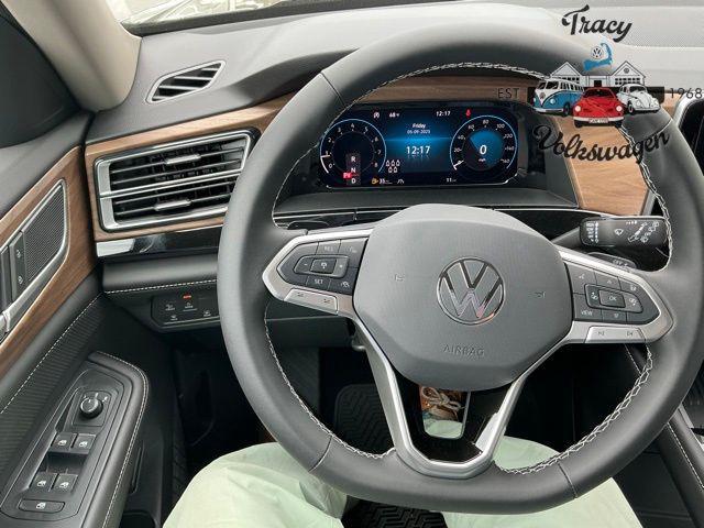 Photo of 2025 Deep Black Pearl Volkswagen Atlas
