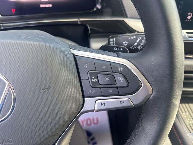Photo of 2025 Pure White Volkswagen Atlas