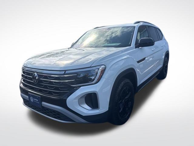 Photo of 2025 Pure White Volkswagen Atlas