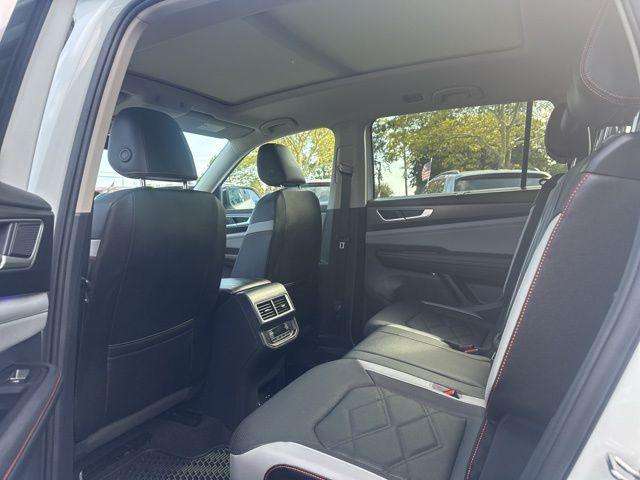 Photo of 2025 Pure White Volkswagen Atlas